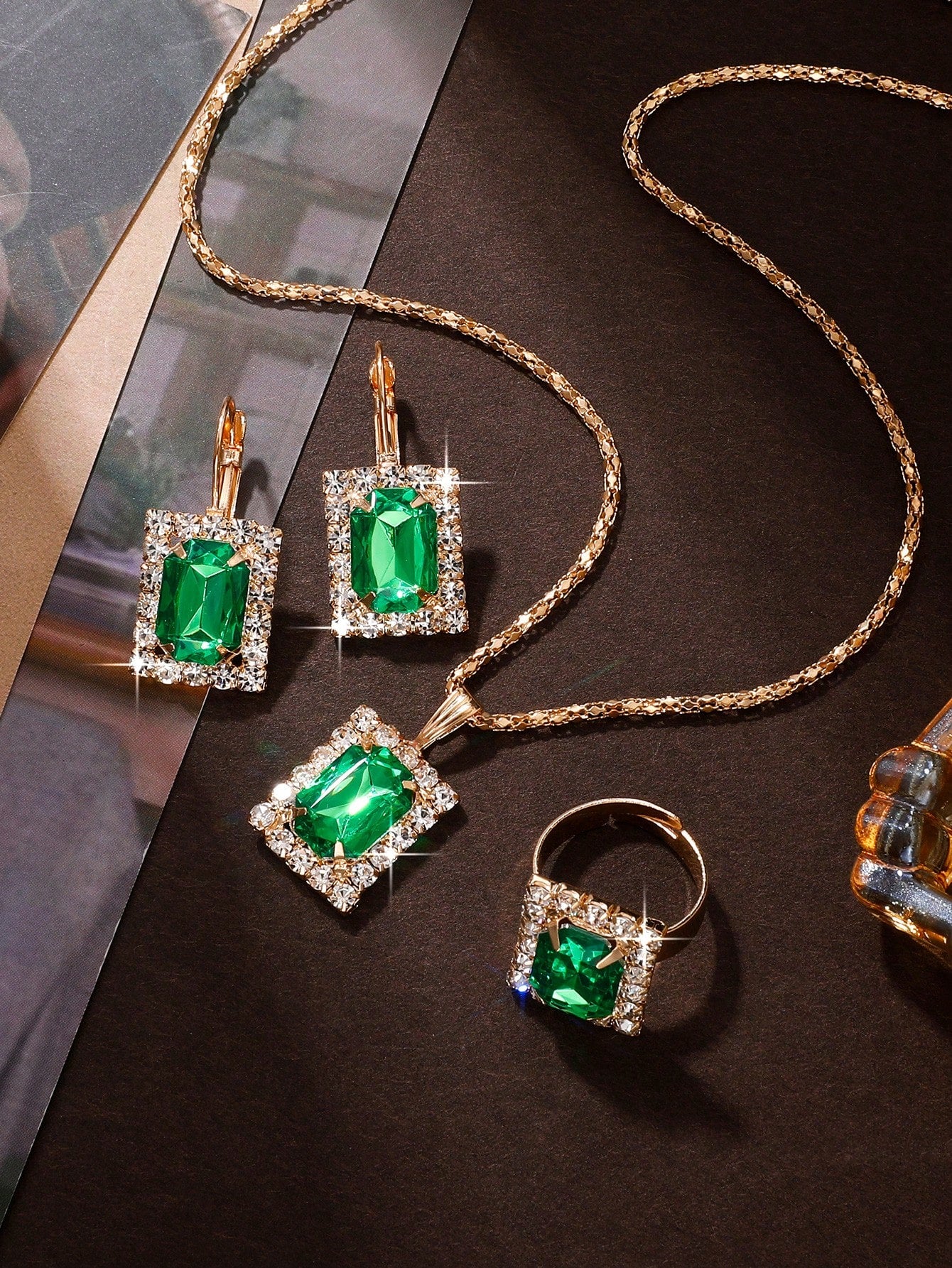 Royal Emerald™ – El Conjunto de Elegancia Atemporal